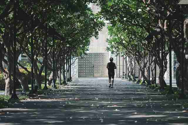 热搜霸榜:黑料网热帖实锤艺人吸毒,引发监管关注